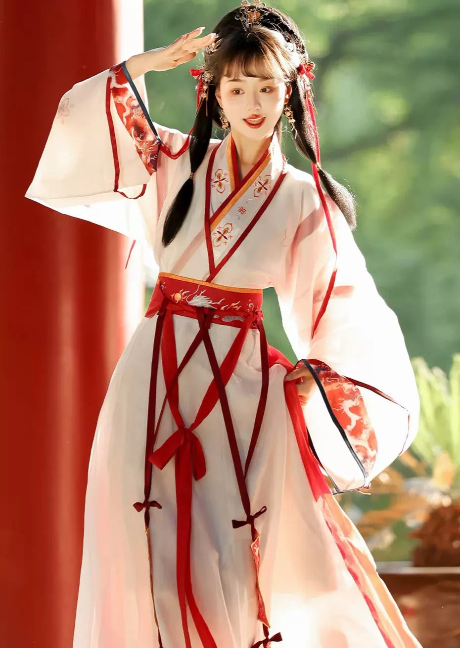 Classic Elegance:The High Ponytail Hairband in Ancient Costume Classic Elegance:The High Ponytail Hairband in Ancient Costume