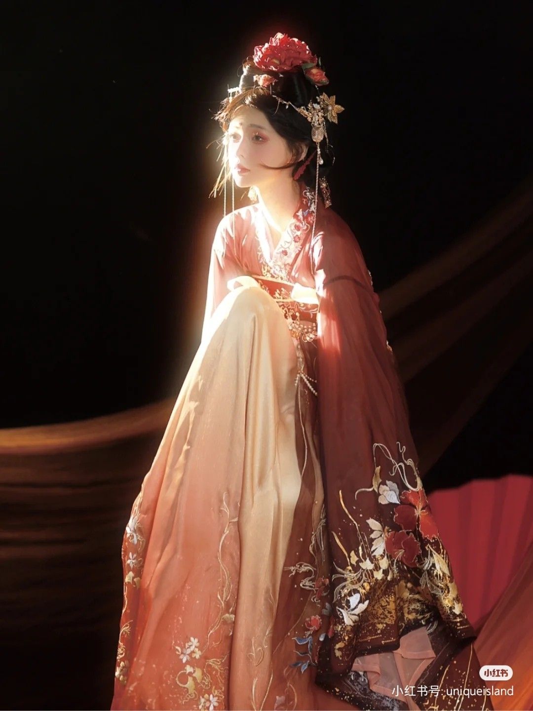 The Qipao Bride:Embracing Tradition in a Modern Wedding Ceremony