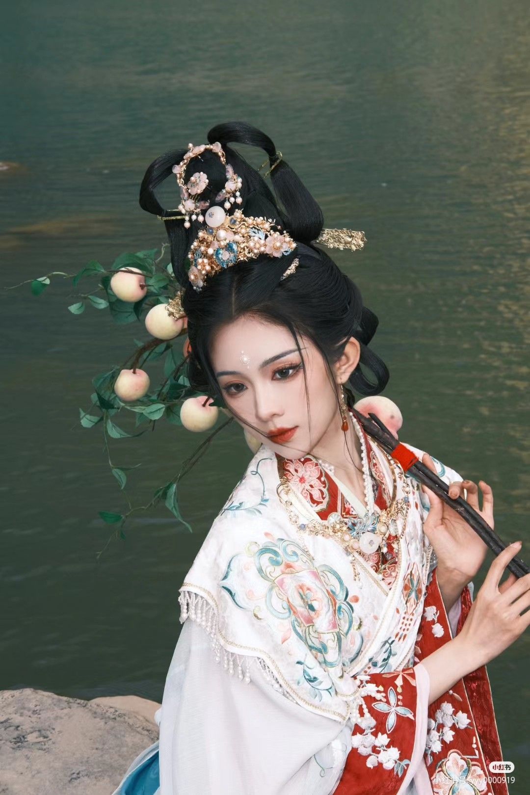Cloud-Crane Elegance:The Charm of Qixiong Hanfu with Yunhe Style