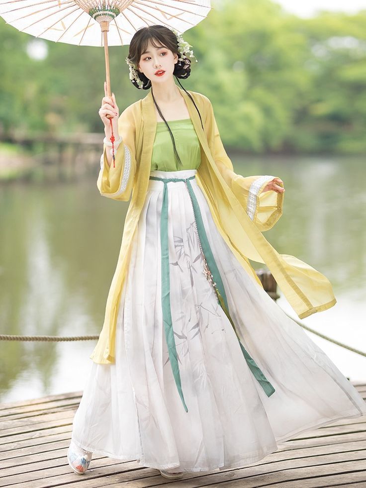Miss Si Tengs Qipao:Childrens Traditional Chinese Fashion