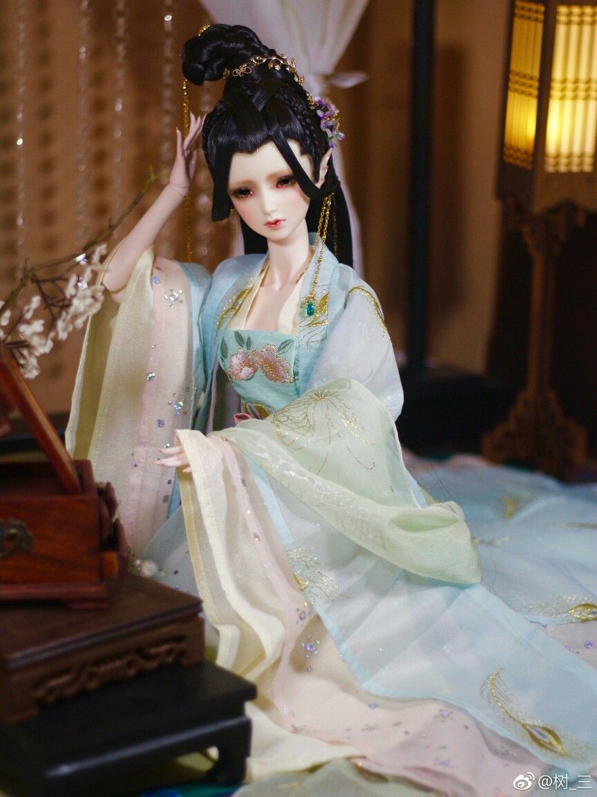 The Enigma of Knightly Heroes in Traditional Hanfu Fashion The Enigma of Knightly Heroes in Traditional Hanfu Fashion