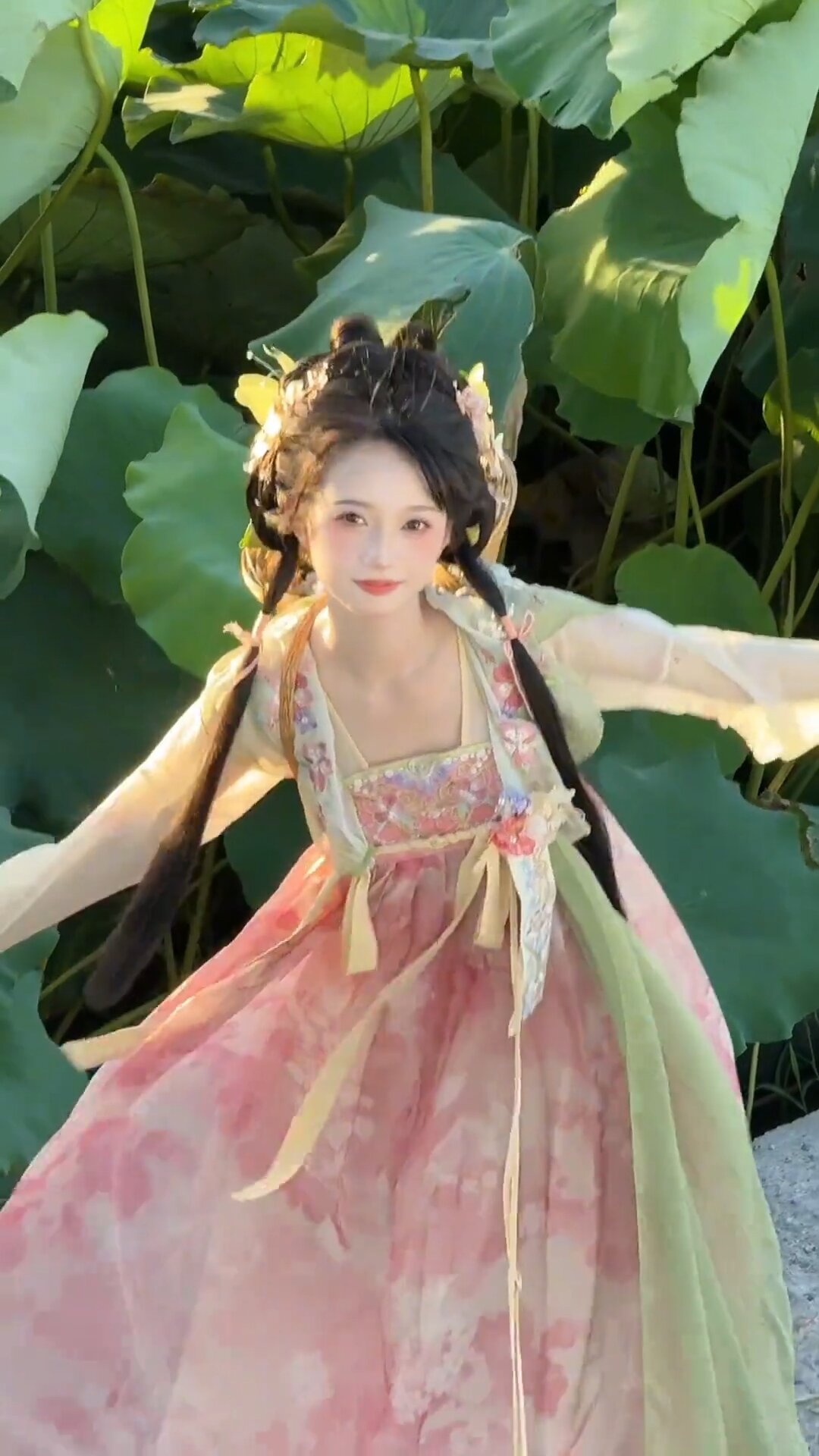 The Splendor of Caozhous Hanfu:A Journey into Traditional Chinese Elegance The Splendor of Caozhous Hanfu:A Journey into Traditional Chinese Elegance