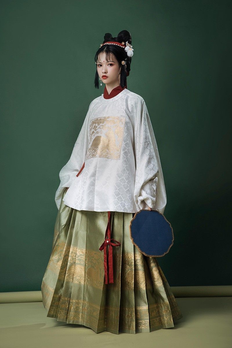 Winter Fashion for Girls:New Years Eve Horse-Tail Skirt Winter Fashion for Girls:New Years Eve Horse-Tail Skirt