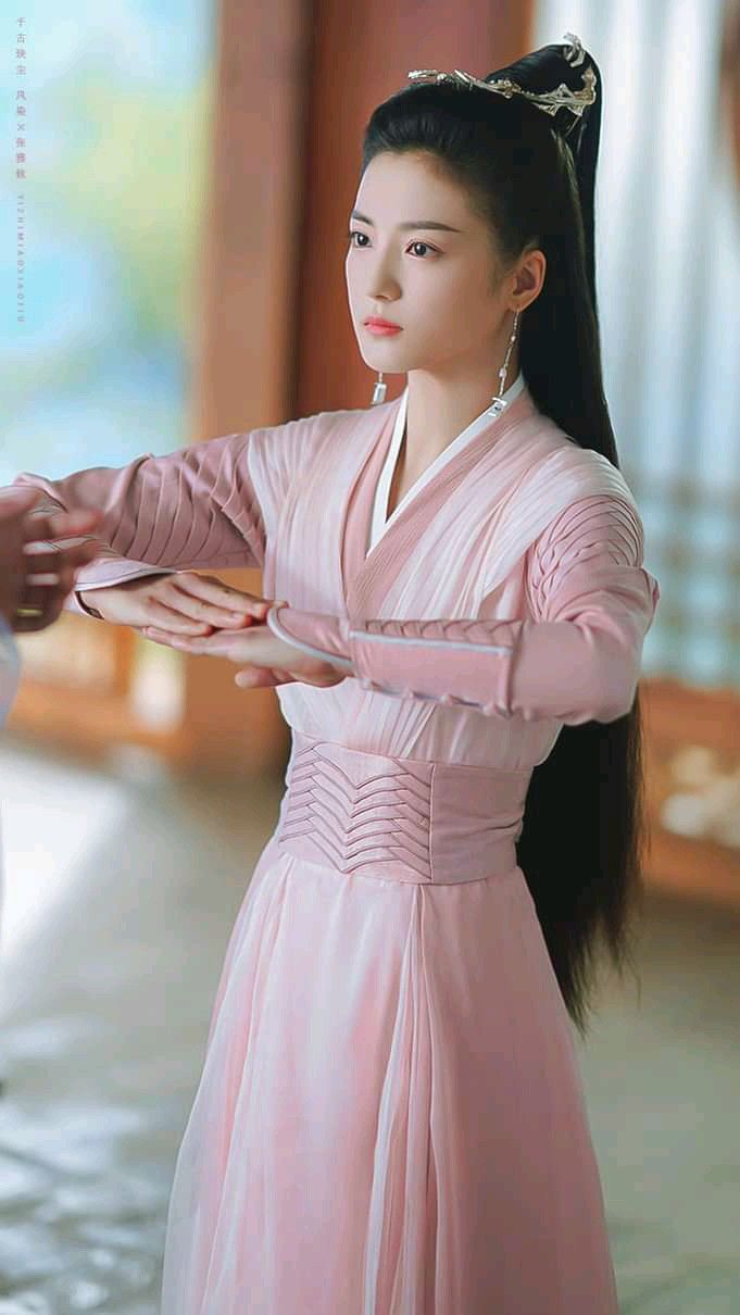 The Enchantment of a Girl in a Cape-Style Hanfu Costume
