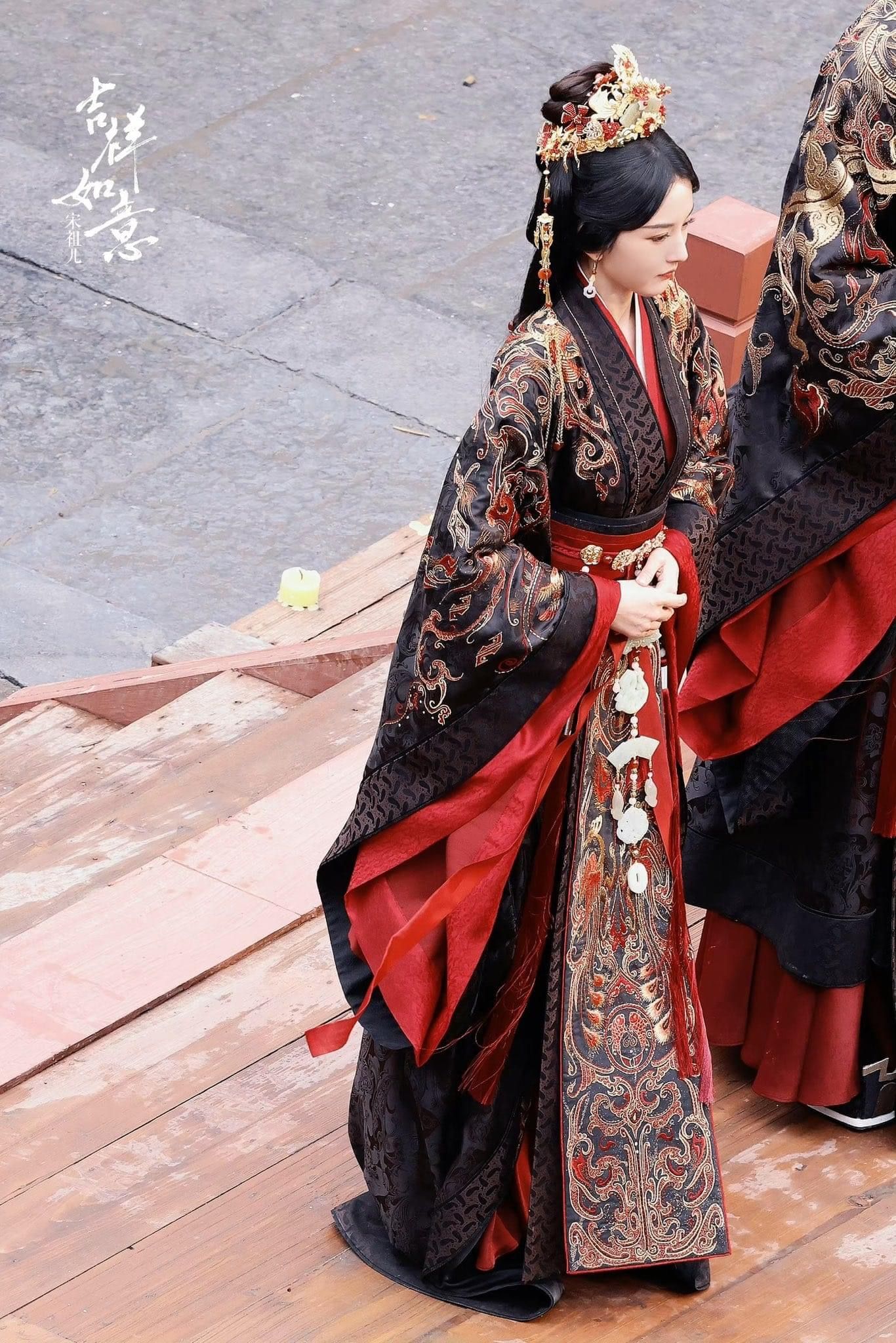 Autumn Fashion:The Revival of Hanfu Traditional Chinese Attire Autumn Fashion:The Revival of Hanfu Traditional Chinese Attire