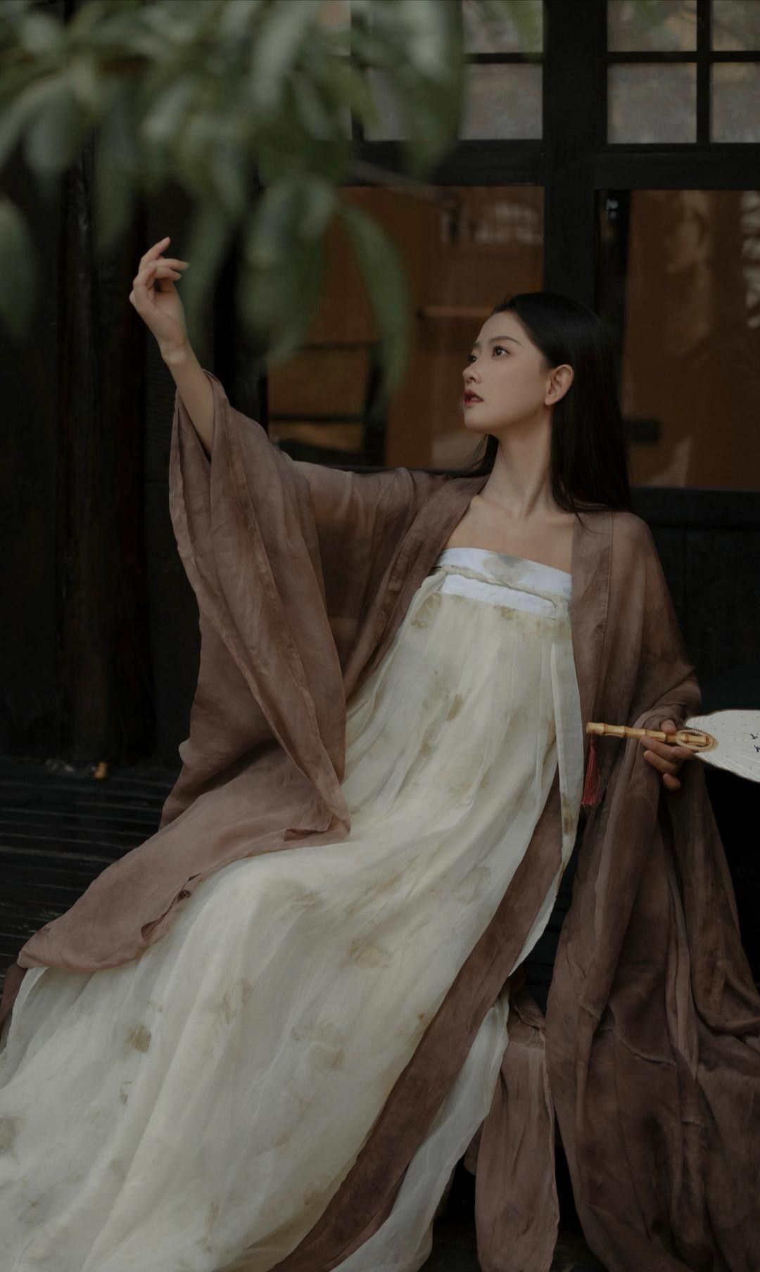 The Elegance of Cheongsam Shawls and Small Wrap-Arounds The Elegance of Cheongsam Shawls and Small Wrap-Arounds