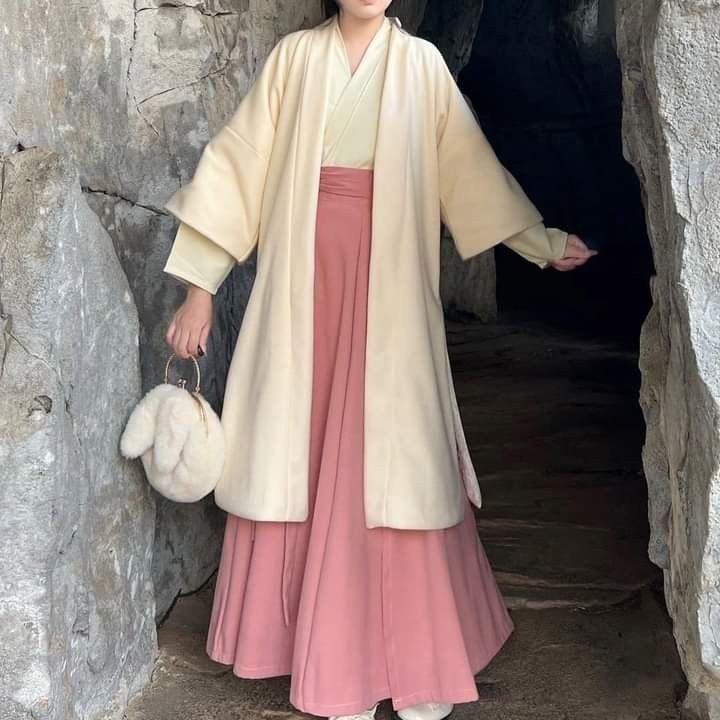 Dancing in Traditional Hanfu:A Girls Journey into Chinese Cultural Elegance Dancing in Traditional Hanfu:A Girls Journey into Chinese Cultural Elegance