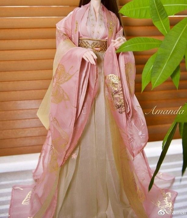 The Elegance of Hanfu Shawls and Cape-like斗篷 in Traditional Chinese Attire The Elegance of Hanfu Shawls and Cape-like斗篷 in Traditional Chinese Attire
