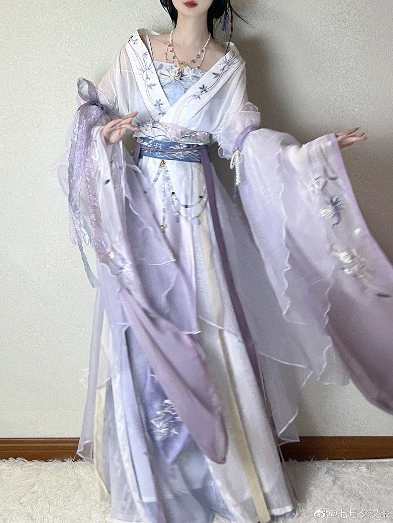 Qingyi Ruan:A Journey into the Original Hanfu Clothing Shop in the Year 55 AD