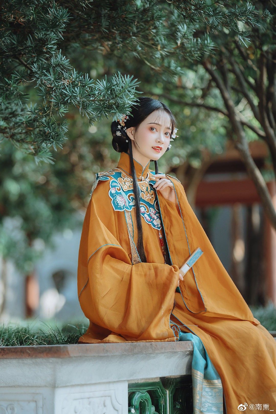 White Hair Accessories in Hanfu Fashion:Exploring the Elegance of Traditional Chinese Costume White Hair Accessories in Hanfu Fashion:Exploring the Elegance of Traditional Chinese Costume