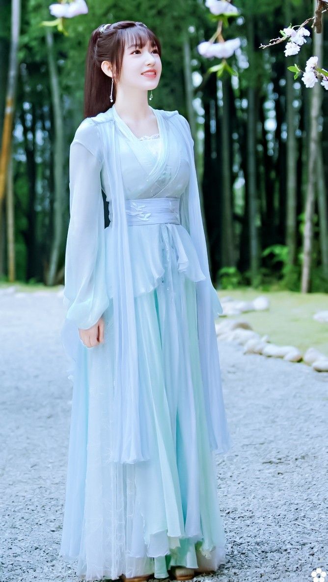 Child Empress in a Red Hanfu Costume:The Power of Ancient Elegance