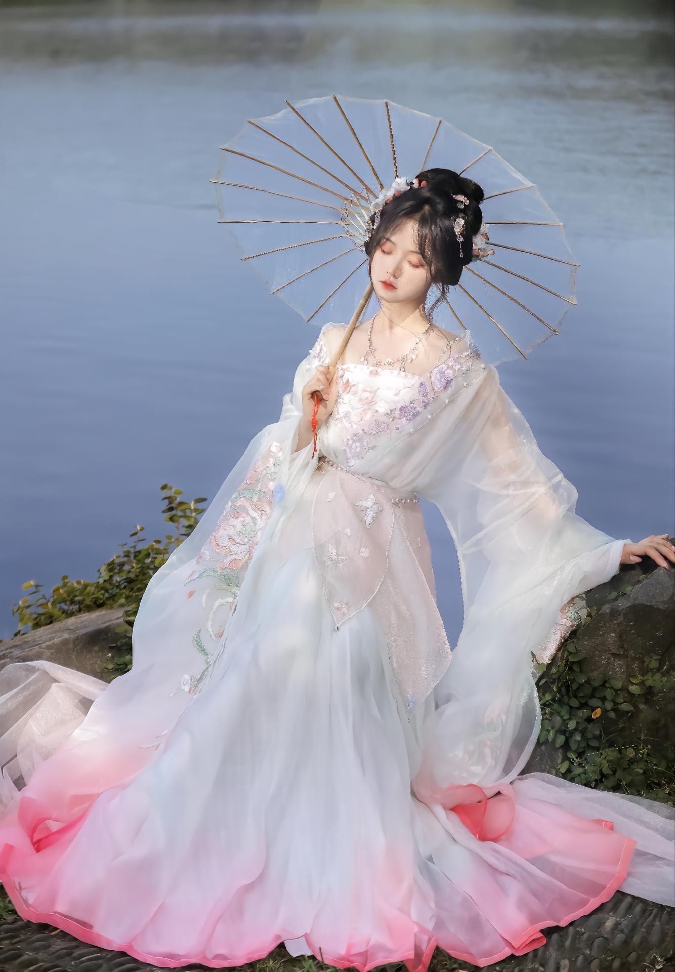 Elegant Bridal Gowns:Embracing the Classic Charm of Chinese Cheongsam for Your Special Day Elegant Bridal Gowns:Embracing the Classic Charm of Chinese Cheongsam for Your Special Day