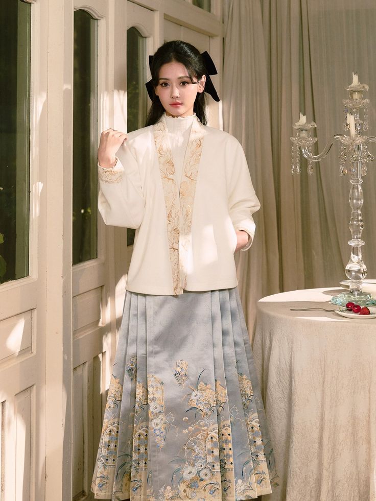 Traditional Chinese Style Short-Length Horseface Skirt Ensemble