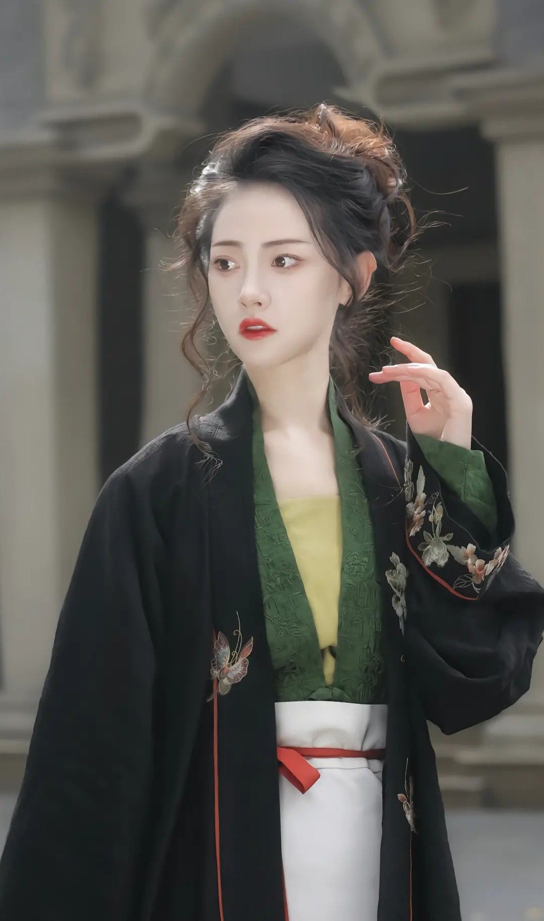 The Allure of Hair Accessories in Traditional Chinese Clothing:A Study on Hanfu Tassel