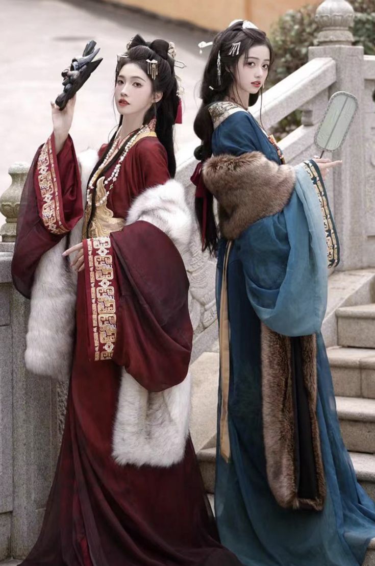 The Splendor of Horseface Skirt and its Long Chains:A Cultural Exploration
