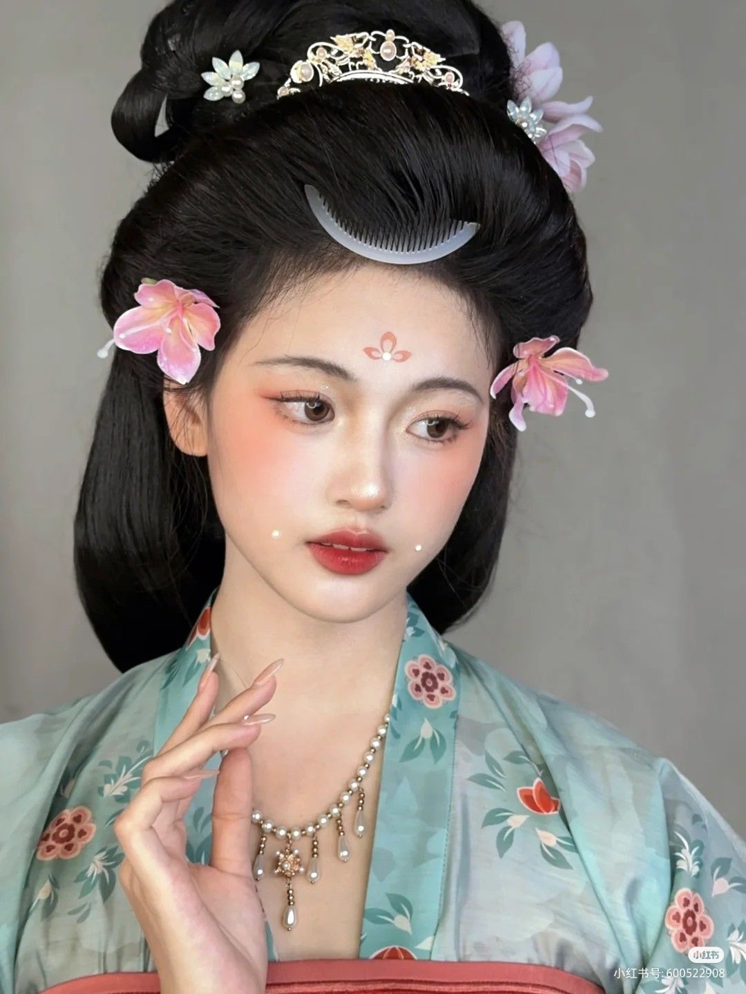 Elegant and Enchanting:The Ancient Beauty of Hanfu for Adult Women