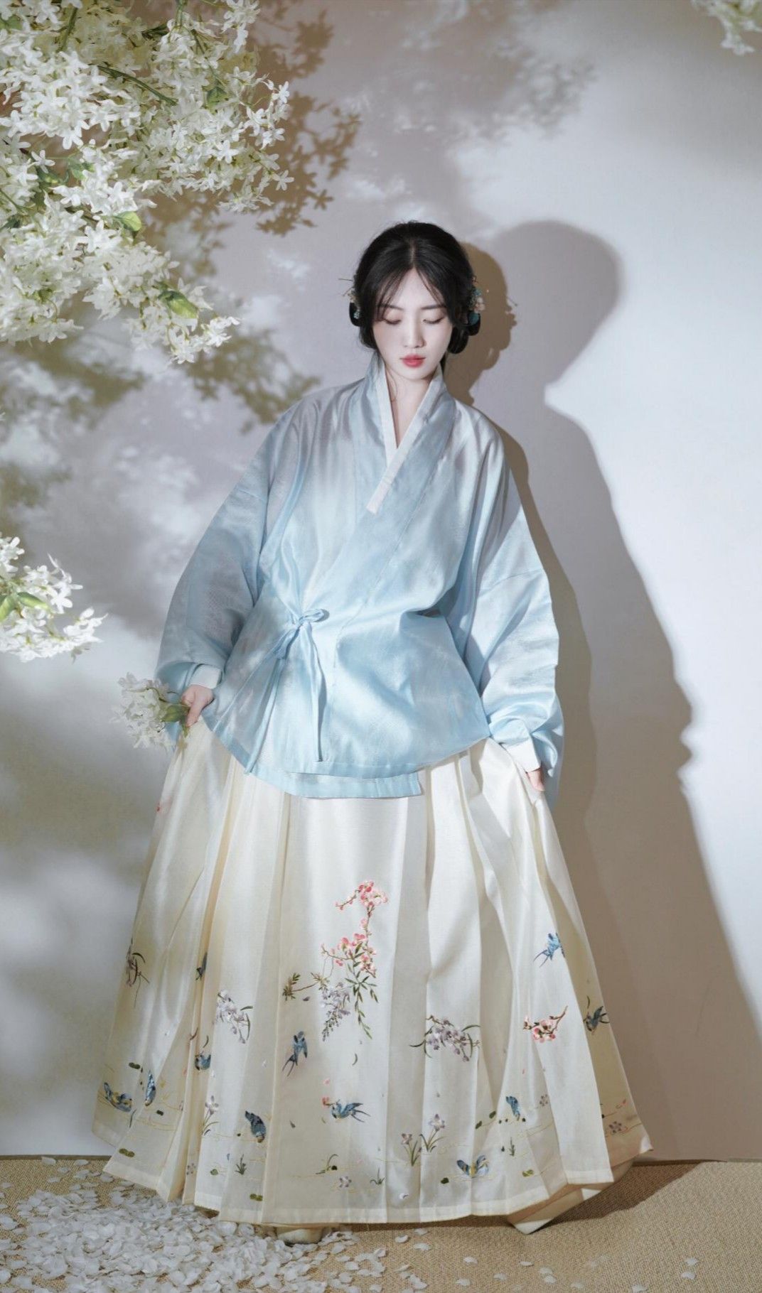 The Role of Hanfu Umbrellas in Rain and Storm Protection:A Comprehensive Guide