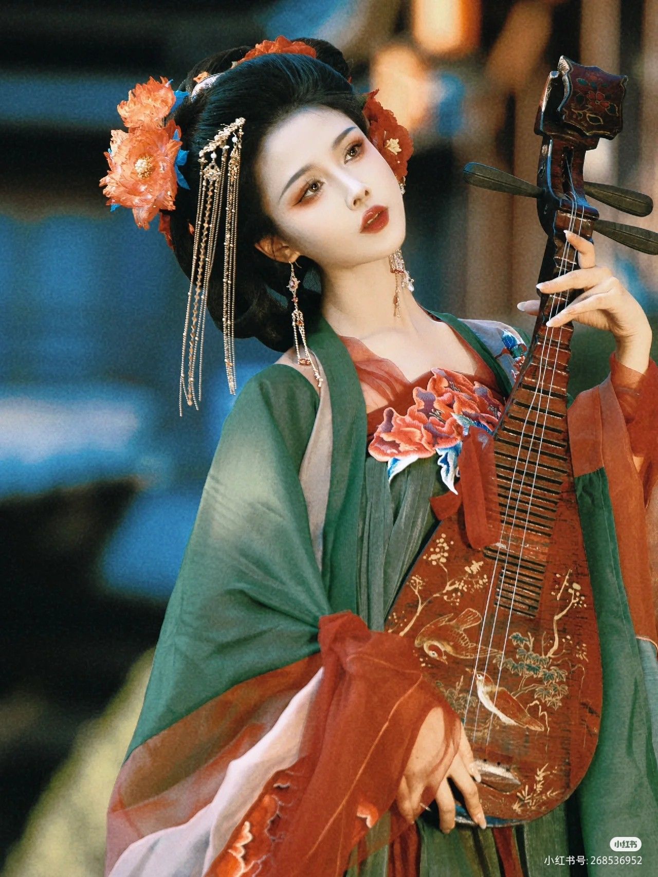 Traditional Chinese Style Puff-Skirted Dress with Horseface Panel for Girls:A Winter Jacket Design