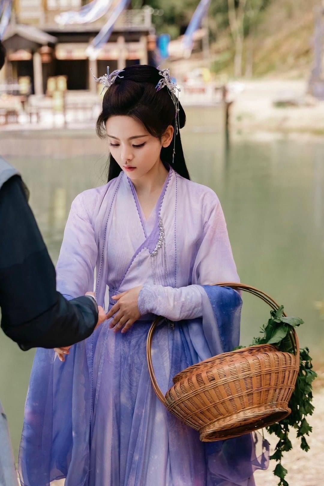 The Revival of the Chinese Traditional Style:The Mienyi Skirt as a New Fashion in Modern Times
