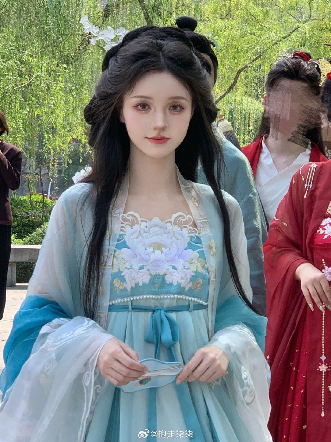 The Splendor of Hanfu:Womens Qixiong Robes and Red Zhaoyuan The Splendor of Hanfu:Womens Qixiong Robes and Red Zhaoyuan