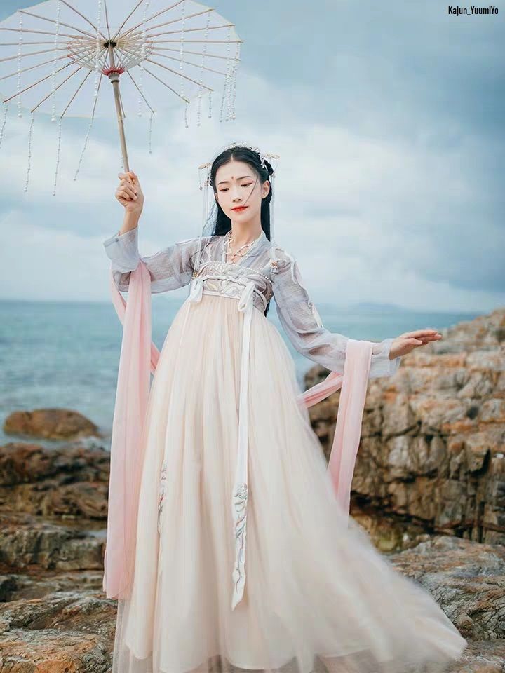 Embracing the Beauty of Plus-Size Women in the Traditional Style of a Horseface Skirt