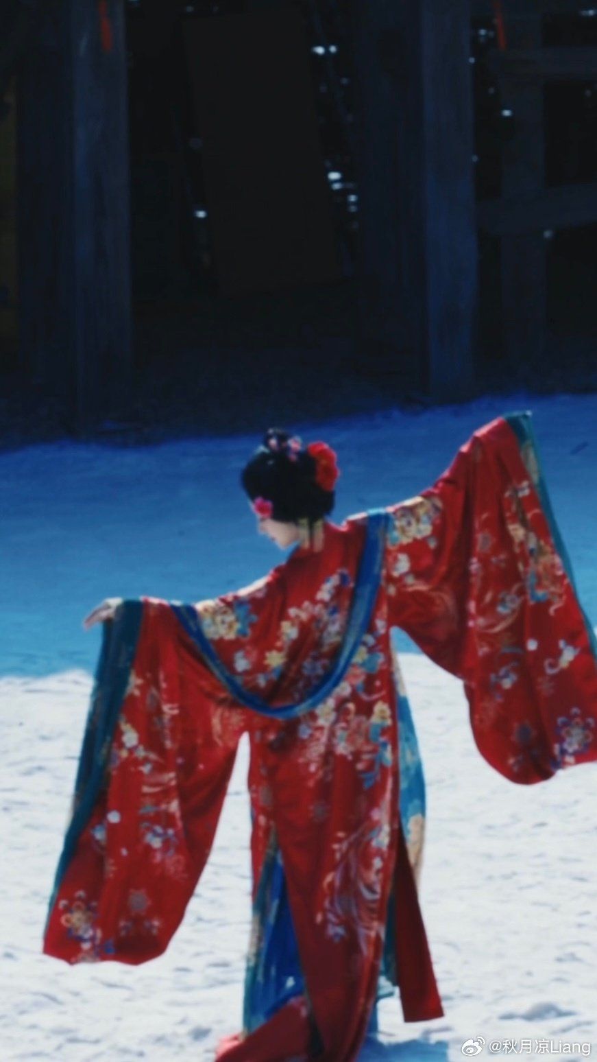 The Journey of a 3-Year-Old Girl in Traditional Hanfu Fashion The Journey of a 3-Year-Old Girl in Traditional Hanfu Fashion