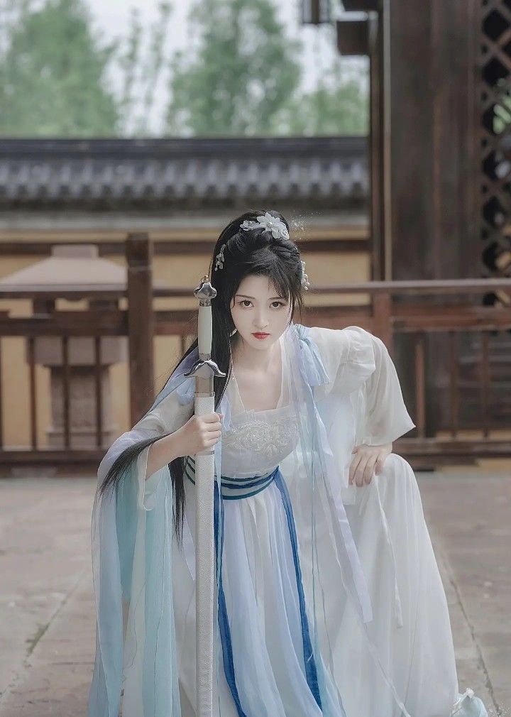 The Elegance of a Wedding Cheongsam:The Noble Lady in Splendor