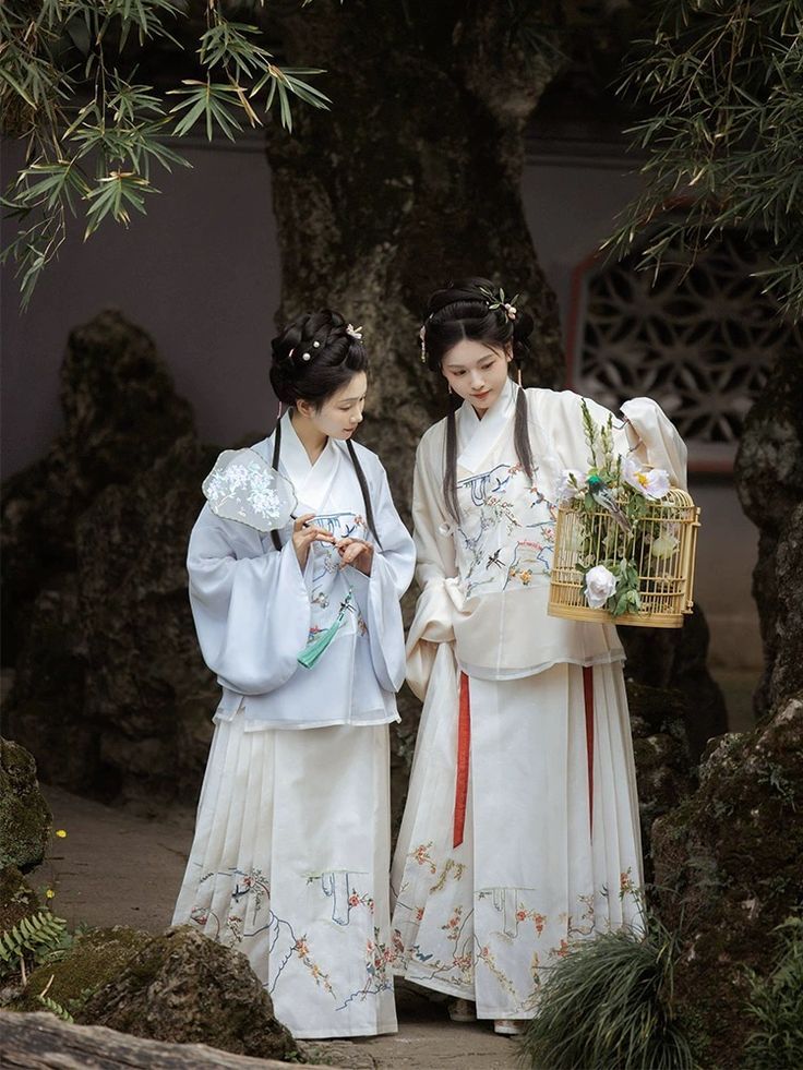 Winter Fashion for Young Girls:The Charm of Ming-Style Hanfu Costumes