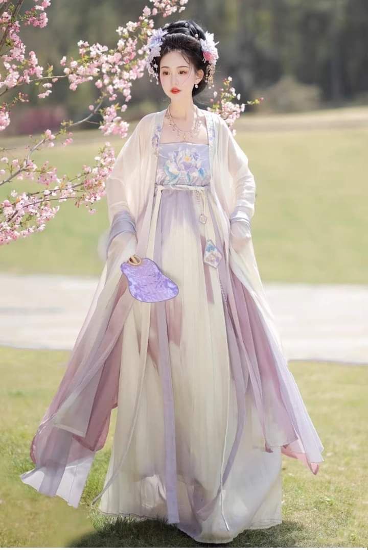 Detachable Sleeves in Traditional Girls Hanfu Costumes:A Closer Look Detachable Sleeves in Traditional Girls Hanfu Costumes:A Closer Look