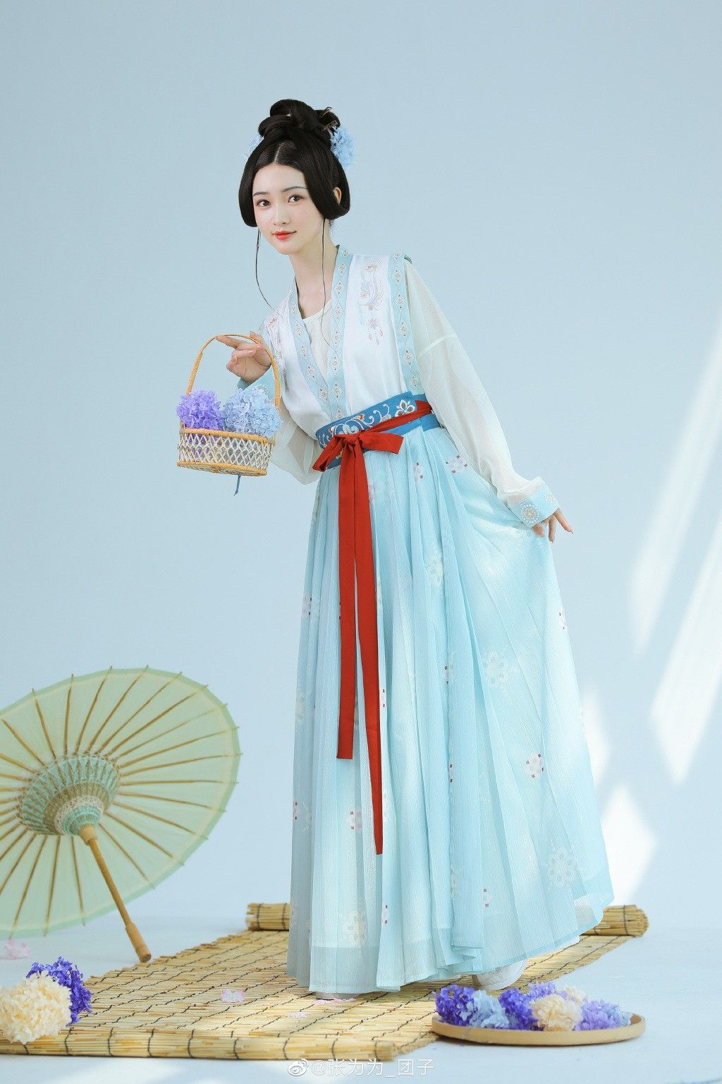 The Enchantment of Hanfu:The Story of Tears and Red Makeup