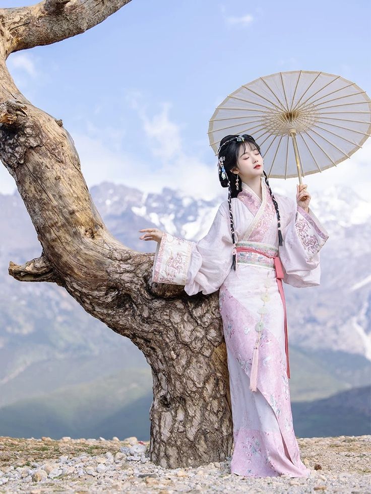 The Splendor of Hanfu Women in the Jin-Wei and Northern and Southern Dynasties:The Tale of Daji The Splendor of Hanfu Women in the Jin-Wei and Northern and Southern Dynasties:The Tale of Daji