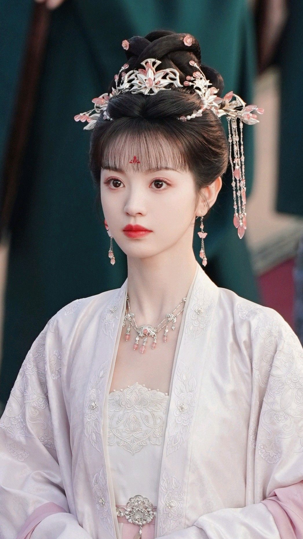 The Rise of Cheongsam Women:Neo-Chinese Style in Spring and Autumn The Rise of Cheongsam Women:Neo-Chinese Style in Spring and Autumn