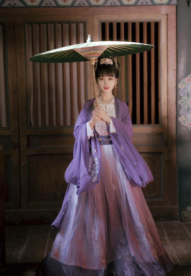 Traditional Tang Suit Baby Shoes:A Glimpse into the Cultural Beauty of Chinese Baby Fashion Traditional Tang Suit Baby Shoes:A Glimpse into the Cultural Beauty of Chinese Baby Fashion