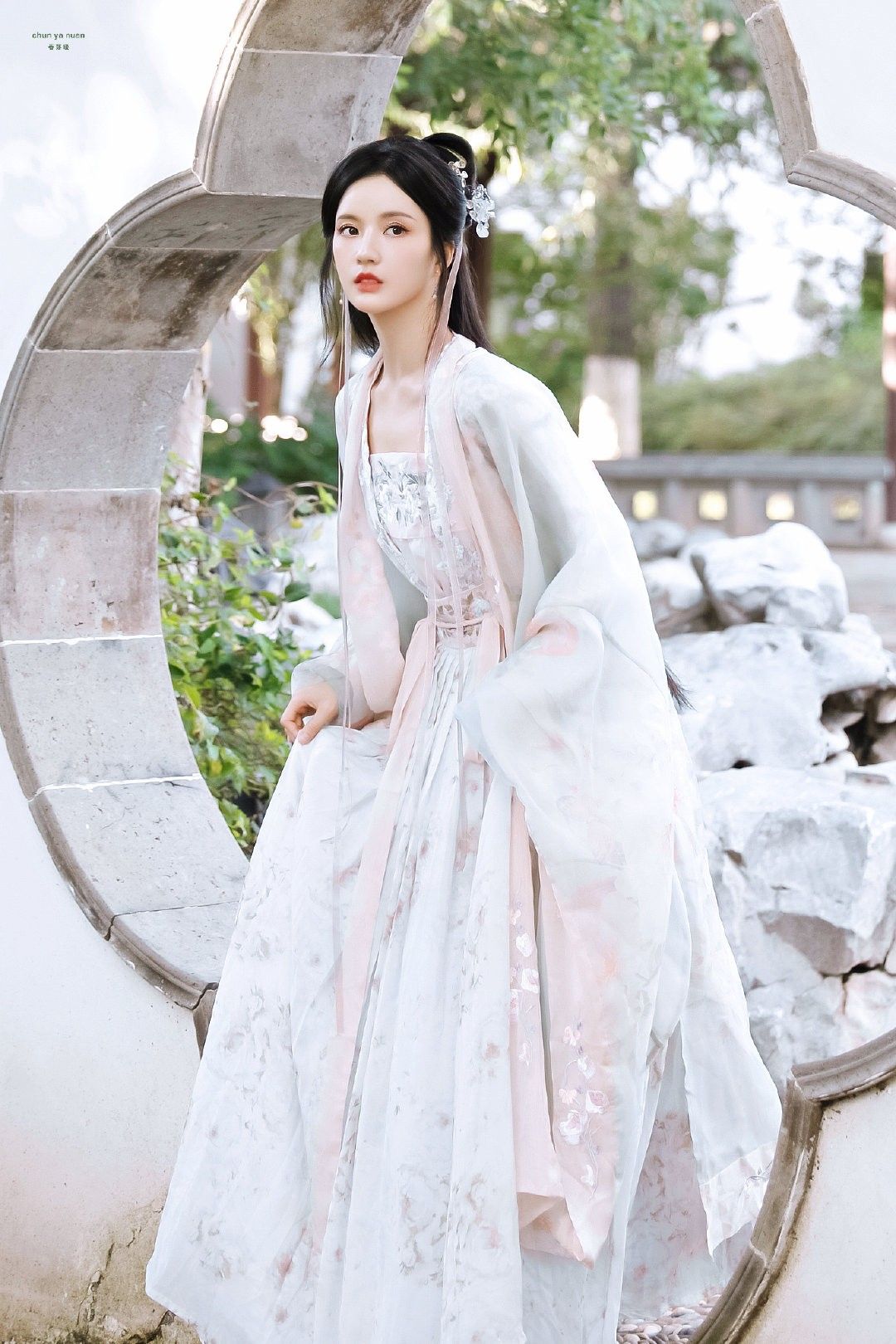 The Elegance of Fan Rabbit Cheongsam:A Cultural Journey