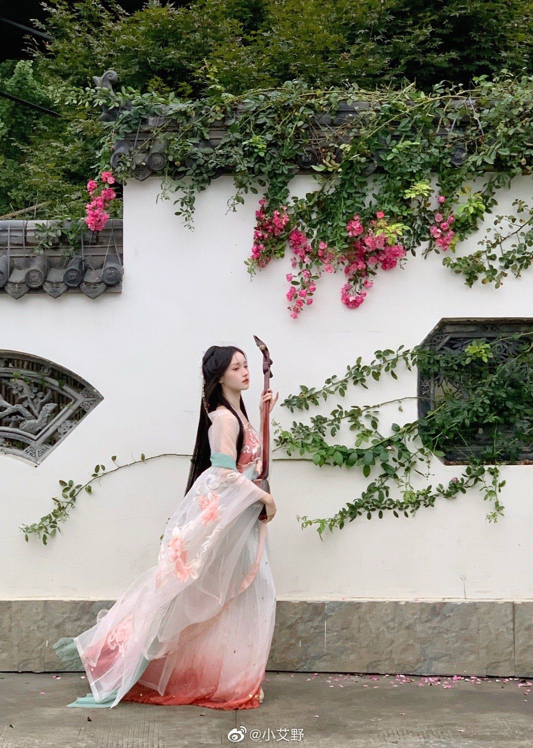 Summer Elegance in Hanfu Skirts:A Journey into Traditional Chinese Beauty Summer Elegance in Hanfu Skirts:A Journey into Traditional Chinese Beauty