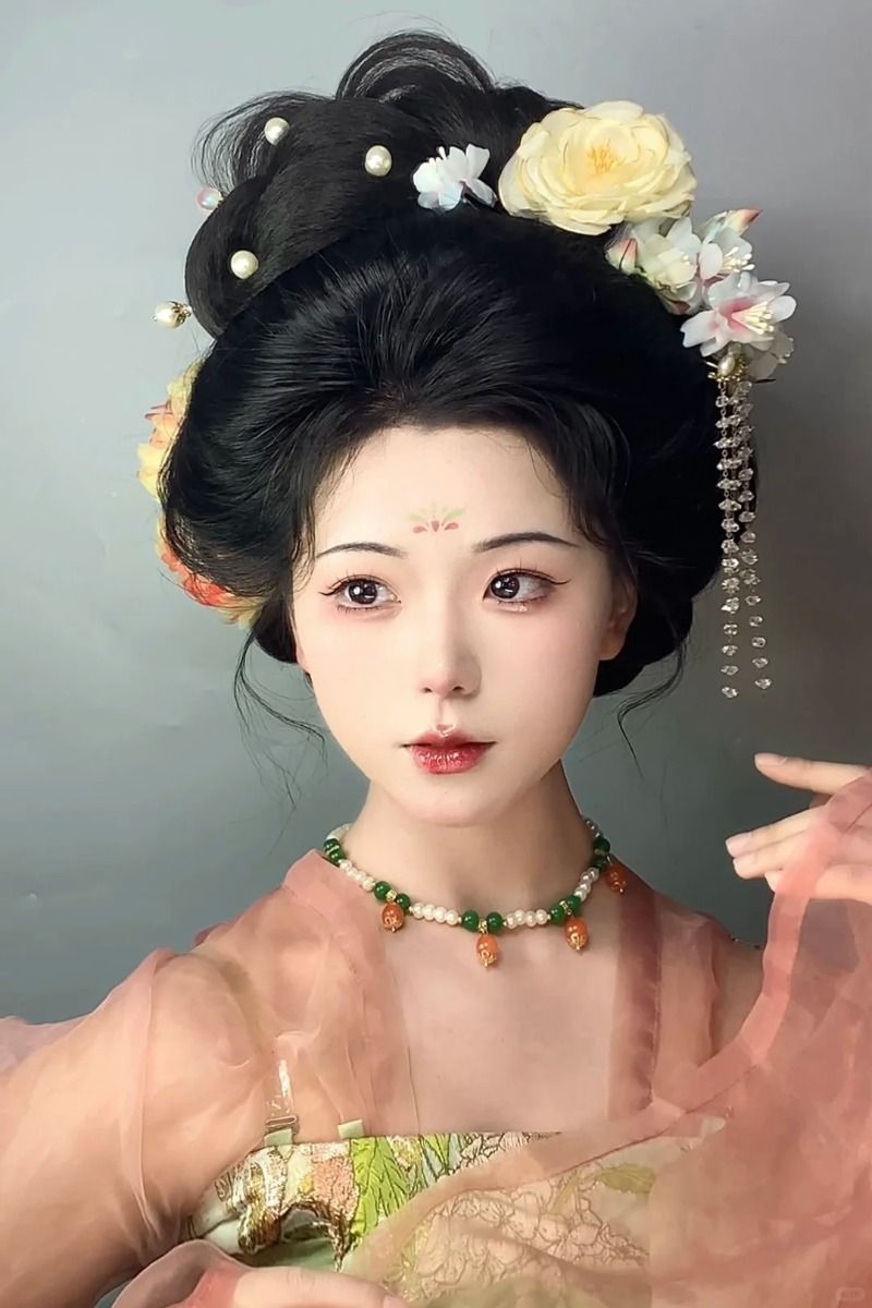 Winter Fashion for the Petite Lady:The Charm of Traditional Tangzhuang Clothes Winter Fashion for the Petite Lady:The Charm of Traditional Tangzhuang Clothes