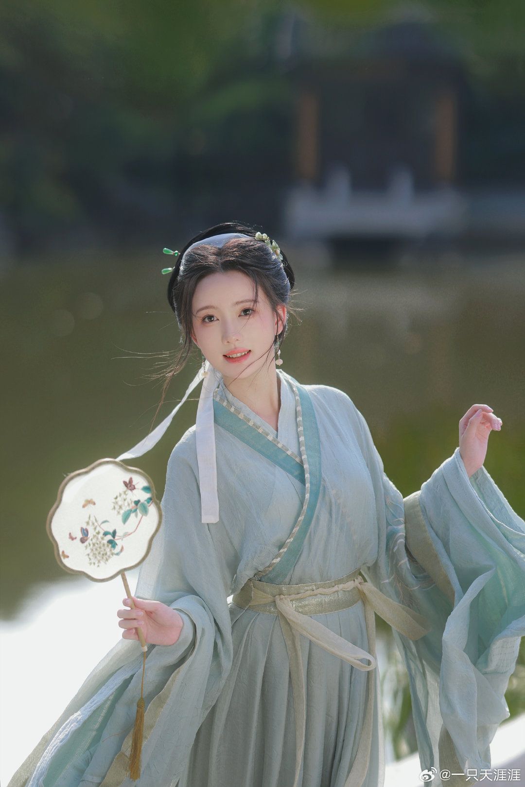 A Purplish Hanfu with a Ribbon Charm A Purplish Hanfu with a Ribbon Charm