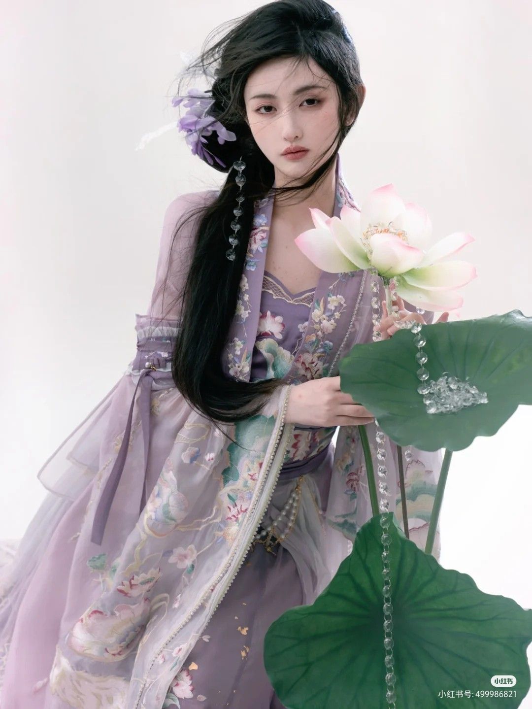 Embracing Modernity in Traditional Qipao:A Journey of Innovation in Chinese Fashion