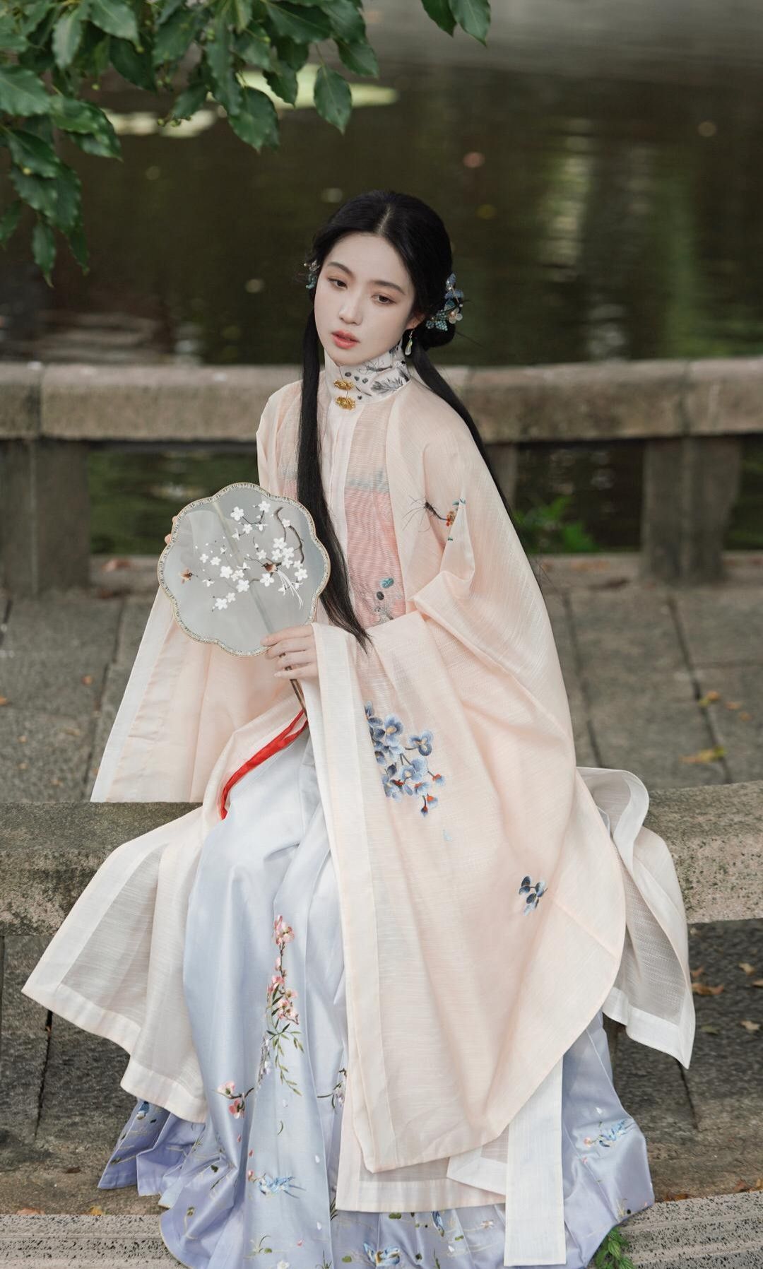 Embracing a New Era of Fashion:The Rise of Short Cheongsam for Modern Women Embracing a New Era of Fashion:The Rise of Short Cheongsam for Modern Women