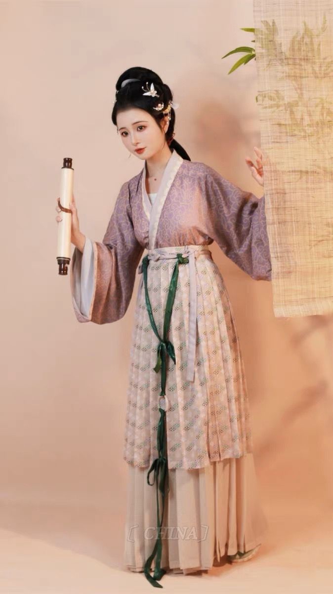 A Celebration of Chinese New Year in Traditional Hanfu:The Art of the Spring Greeting Attire A Celebration of Chinese New Year in Traditional Hanfu:The Art of the Spring Greeting Attire