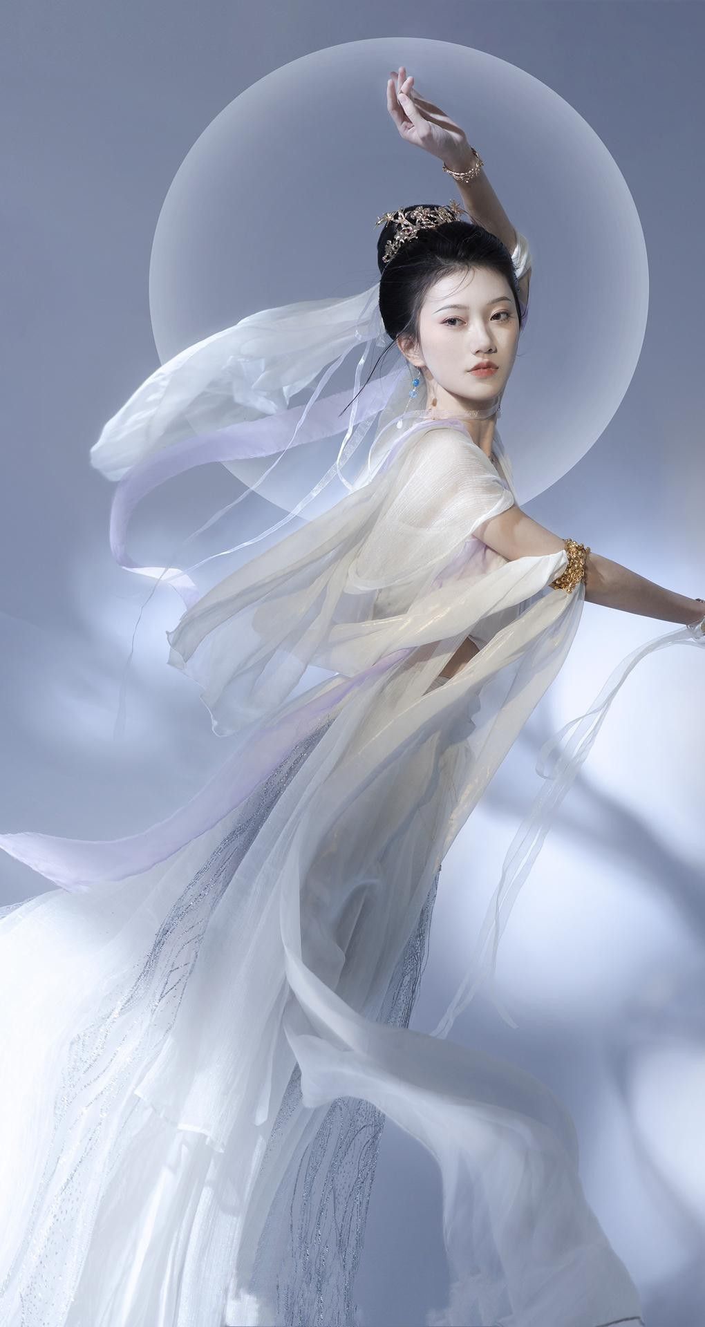 Initial Encounter with the Qiyi:An Insight into Original Hanfu Fashion Initial Encounter with the Qiyi:An Insight into Original Hanfu Fashion