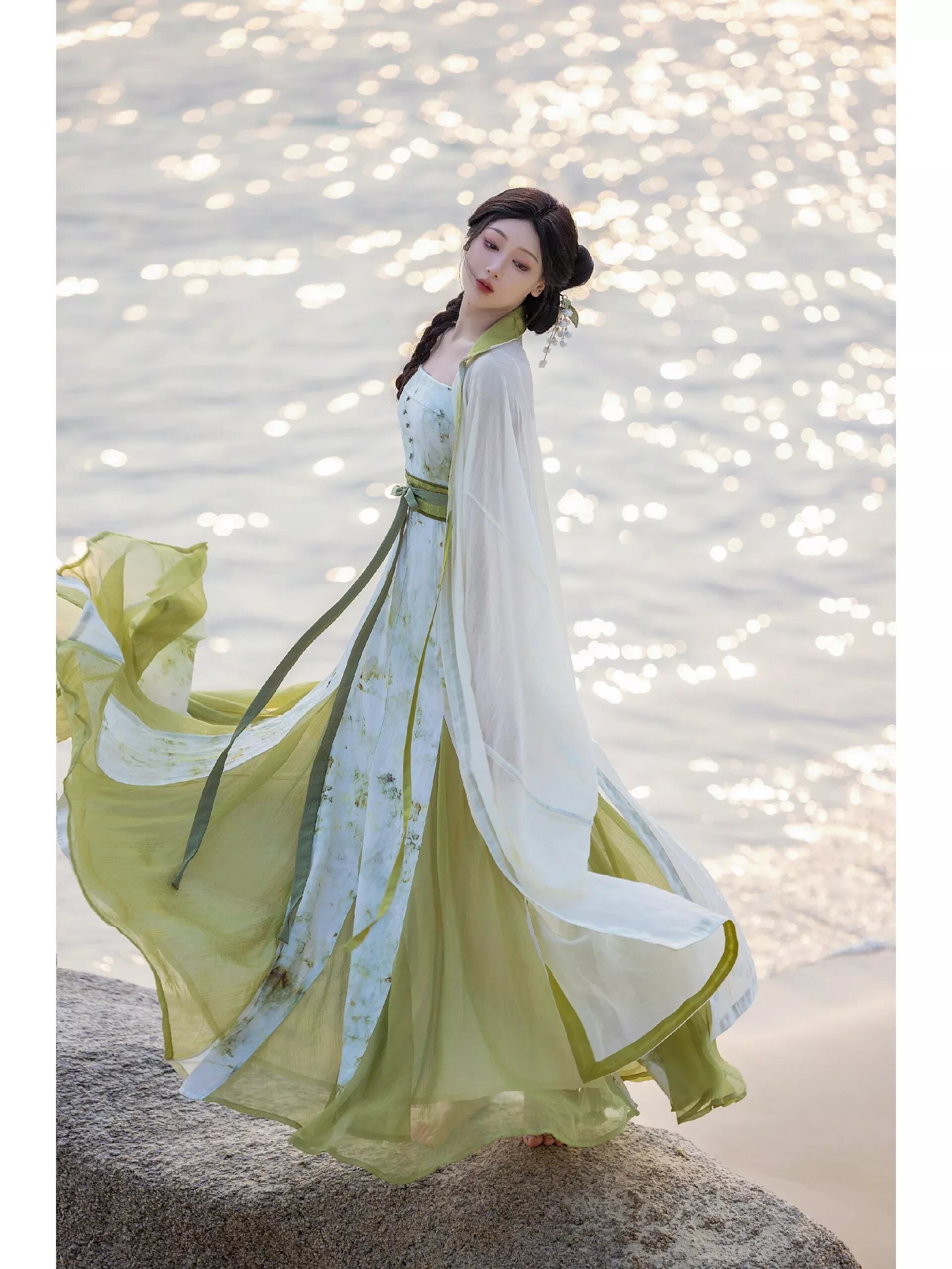 Elegant仙女的汉服风采，融合中国传统文化的时尚演绎