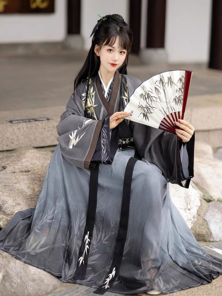 Ethereal Beauty in Chinese Traditional Fashion:The Enchanting Charm of Hanfu for Women Ethereal Beauty in Chinese Traditional Fashion:The Enchanting Charm of Hanfu for Women