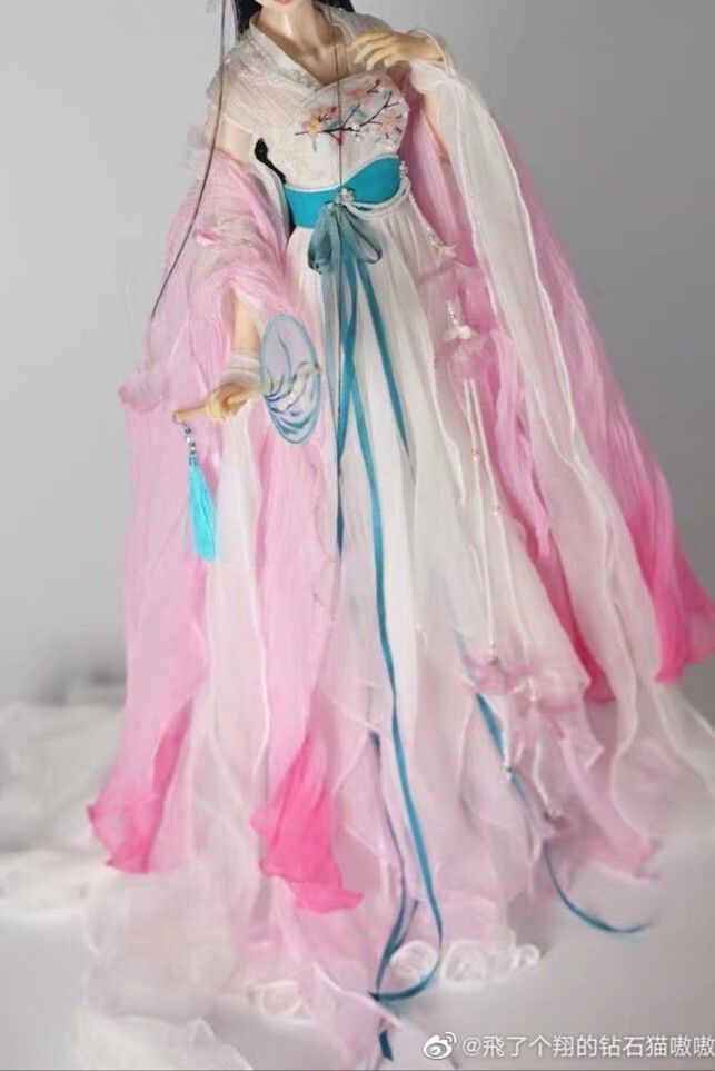 Hanfu斗笠:Exploring the Charm of Traditional Chinese Attire at Unbeatable Prices