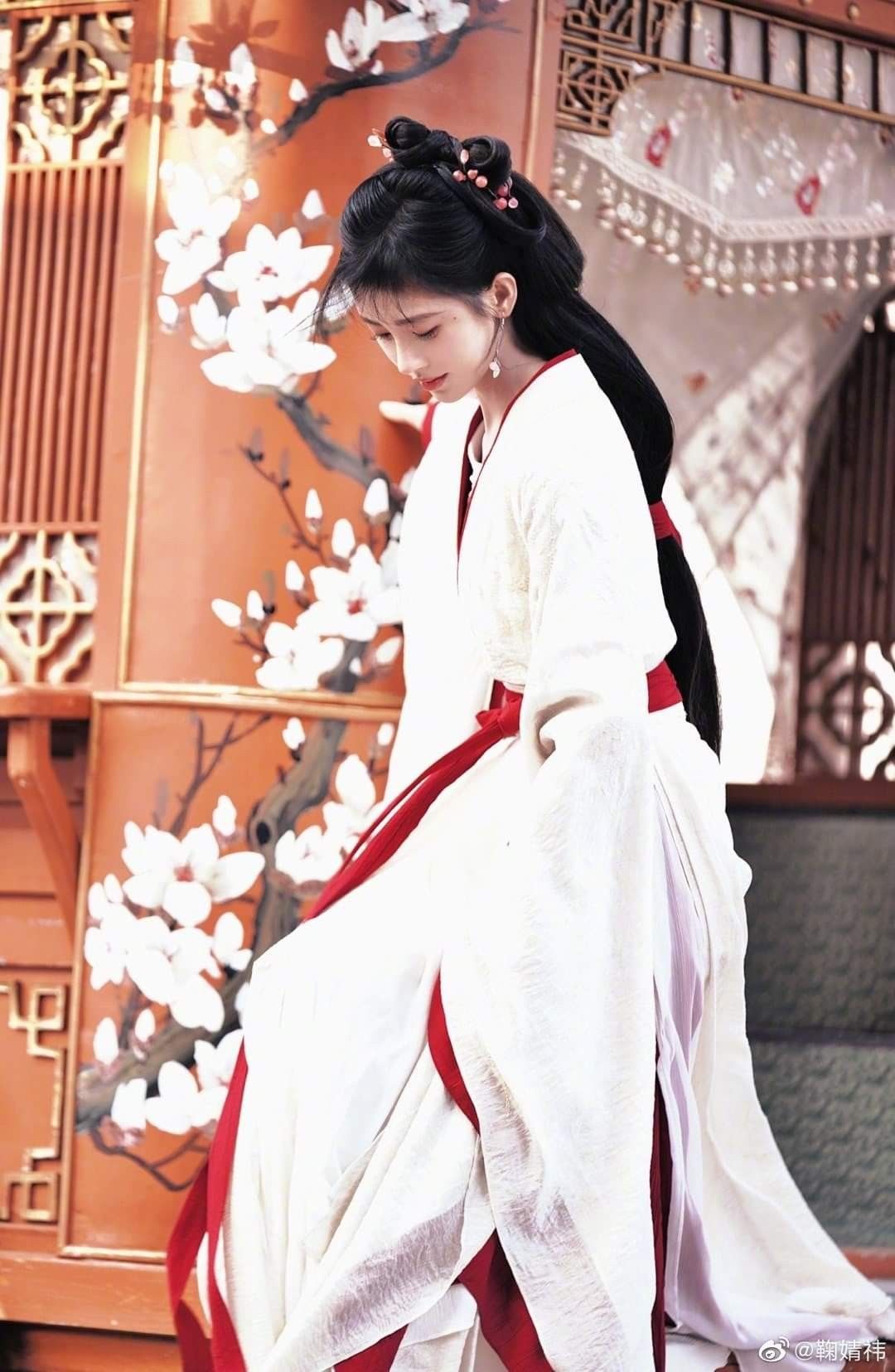 Quipao Elegance for a 12-Year-Old Girl:The Charm of Traditional Chinese Dress Quipao Elegance for a 12-Year-Old Girl:The Charm of Traditional Chinese Dress