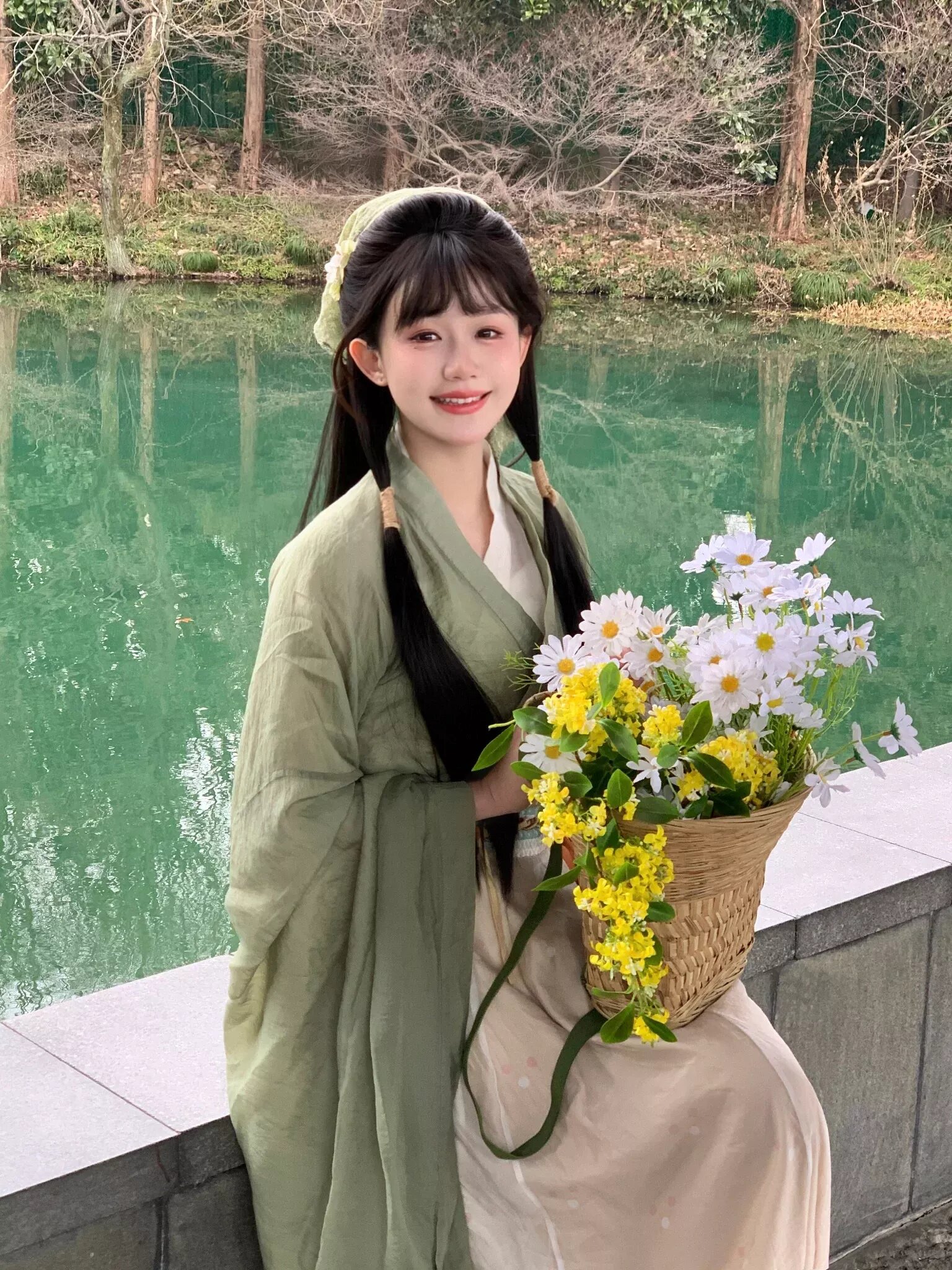 Chinese New Year Style:Fashionable Tang-Style Womens Clothing in Traditional Chinese Vogue