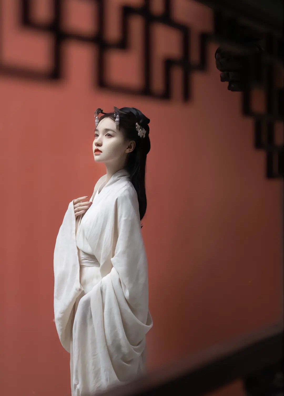 The Allure of Traditional Hanfu:A Summer Guide to the Cross-Over Collared Clothing The Allure of Traditional Hanfu:A Summer Guide to the Cross-Over Collared Clothing