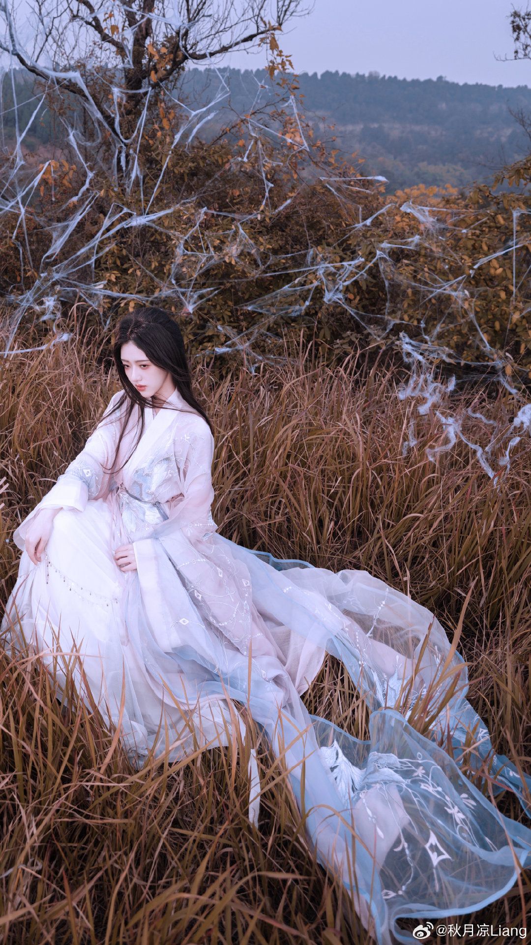 The Enchanting Beauty of Tang-Era Hanfu Women in Cloud-like Immortality
