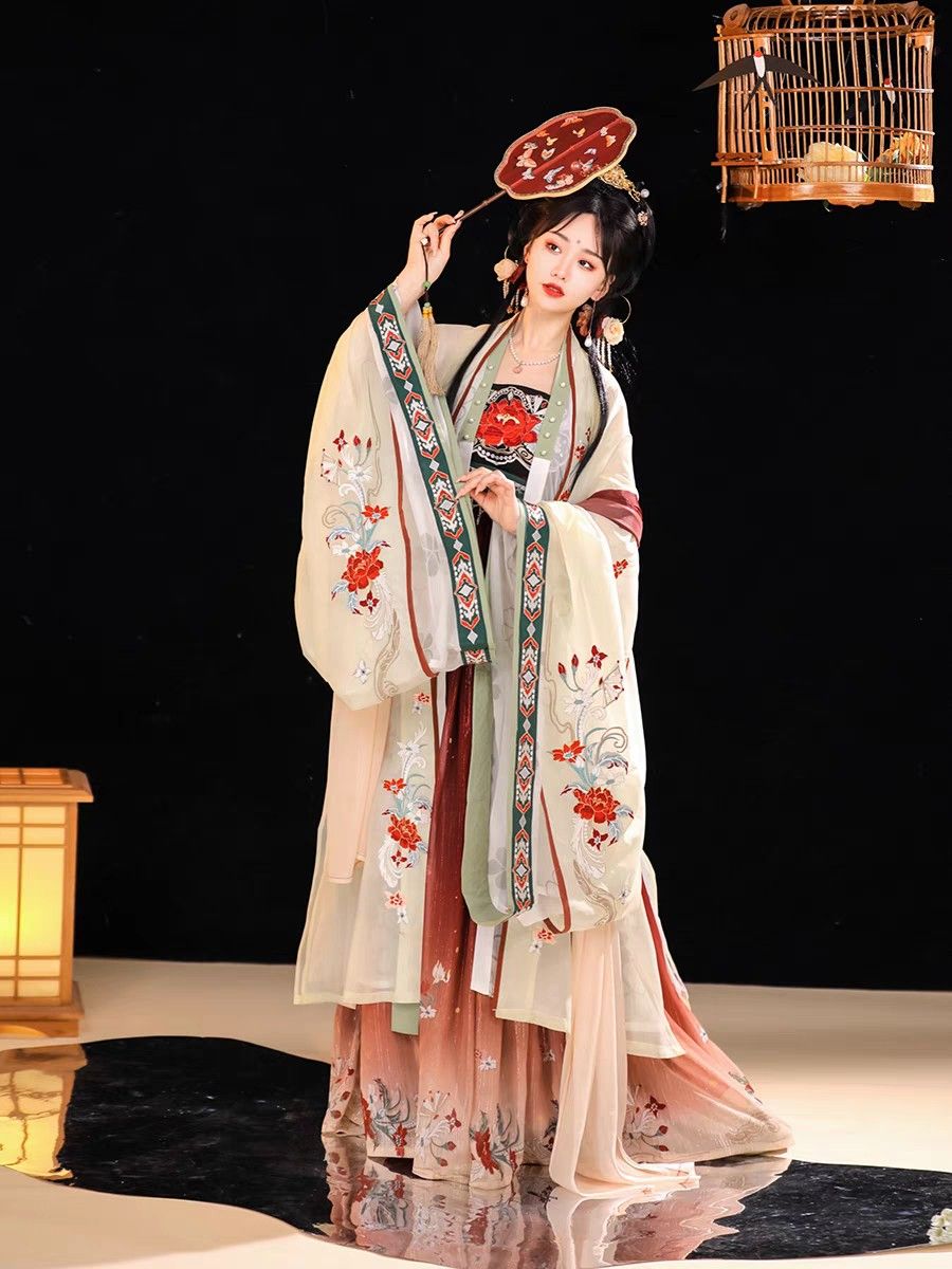 Plus Size Cheongsam:Embracing the Beauty of a 300-Pound Figure Plus Size Cheongsam:Embracing the Beauty of a 300-Pound Figure