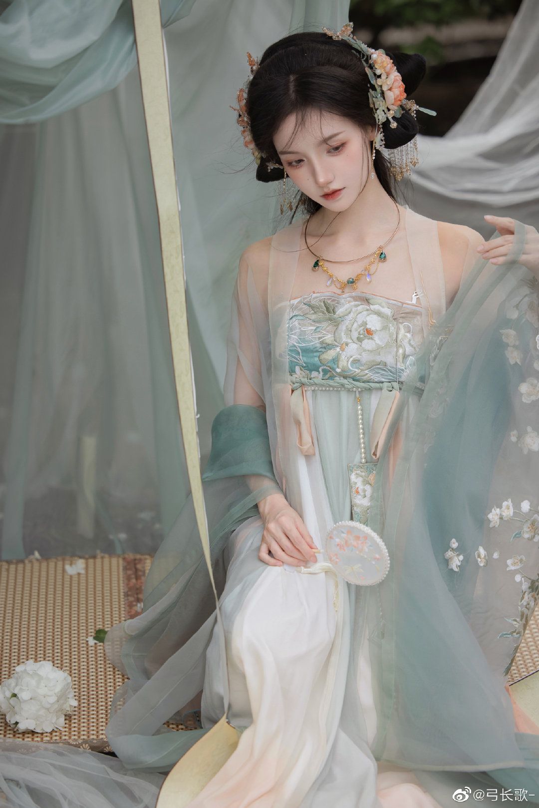 The Versatility of Cheongsam and High Heels:Fashionable Fusion of Traditional and Modern Elegance The Versatility of Cheongsam and High Heels:Fashionable Fusion of Traditional and Modern Elegance